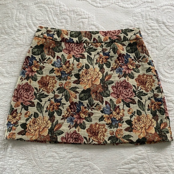 Zara Dresses & Skirts - ZARA floral skirt